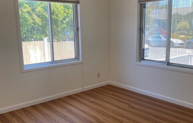 2048 EUCALYPTUS AVE