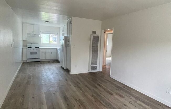 2 beds, 1 bath, 800 sqft, $2,700, Unit Y