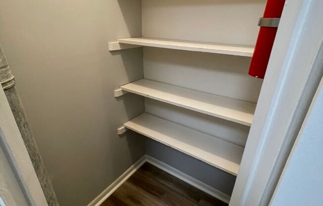 2 beds, 1 bath, 919 sqft, $850, Unit 2 Bedroom West Colonial Floorplan