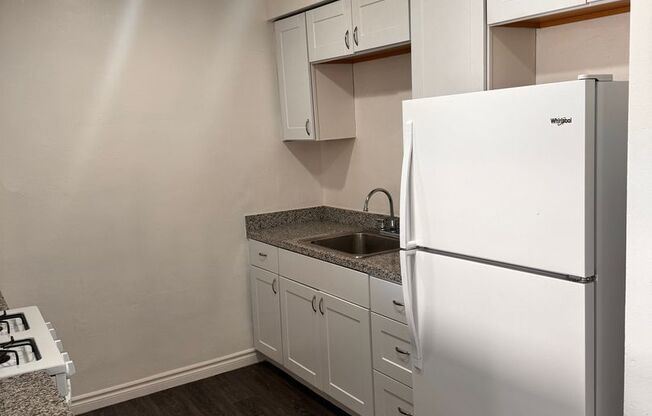 2 beds, 1 bath, 800 sqft, $2,450, Unit 07