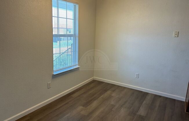 2 beds, 1 bath, $700, Unit 1304 Dugger Unit D