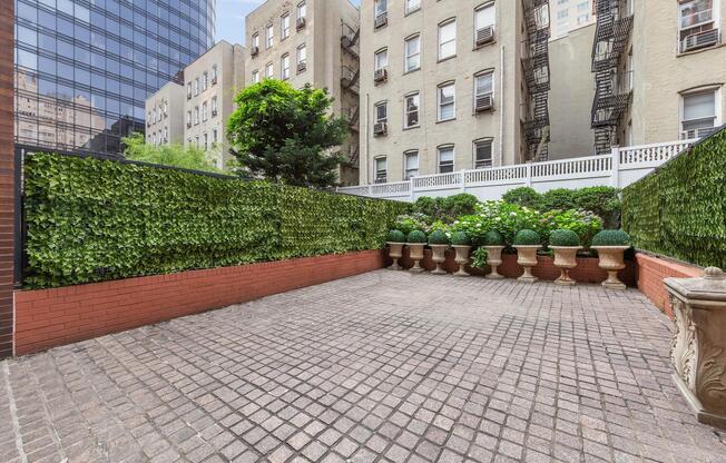 226 E 67 ST