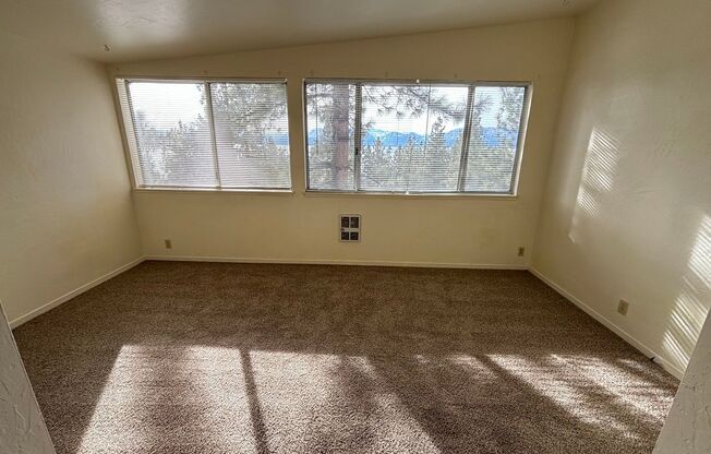 3 beds, 1 bath, $1,800, Unit Unit 01