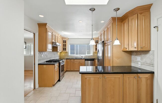 Spacious 2BD/2BA Home with Bonus Huge Room in San Mateo!