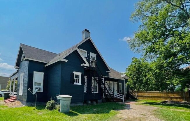 1142 Lyle St