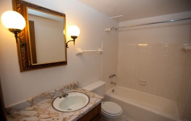 1 bed, 1 bath, 675 sqft, $999, Unit 7910 - 5