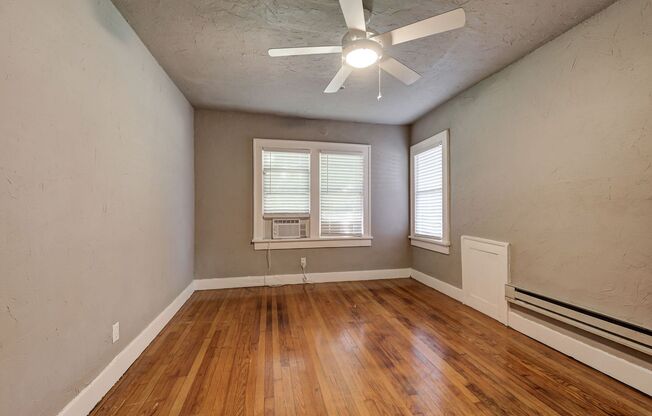 2 beds, 1 bath, $989, Unit 1123