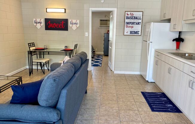 PENSACOLA ARMS: One Bedroom Apartments in the Heart of FSU's Campus