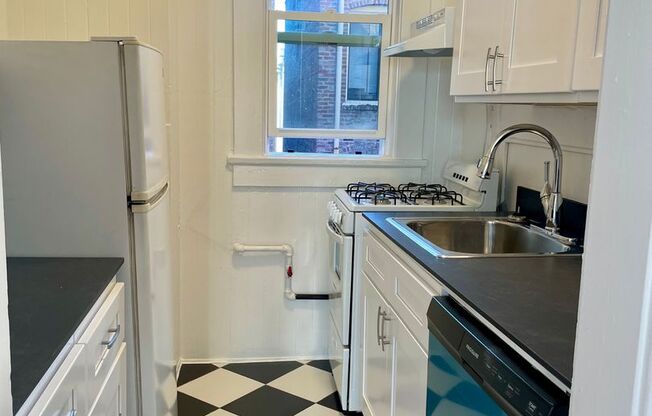 2 beds, 1 bath, $3,025, Unit 508