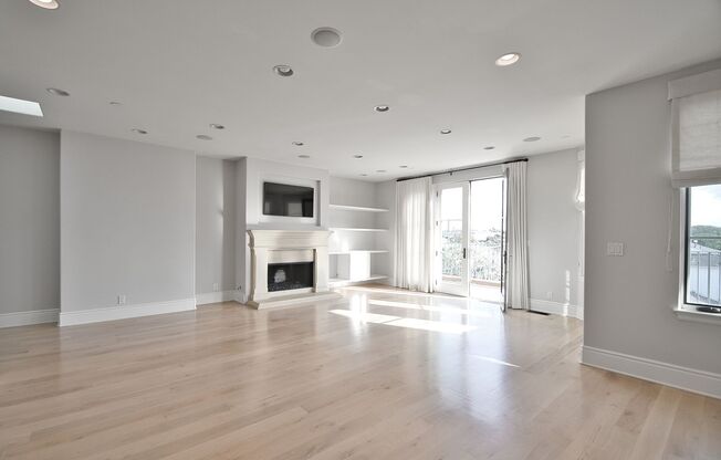 3 Bed 3.5 Bath Town Home For Lease - Walk to Beach