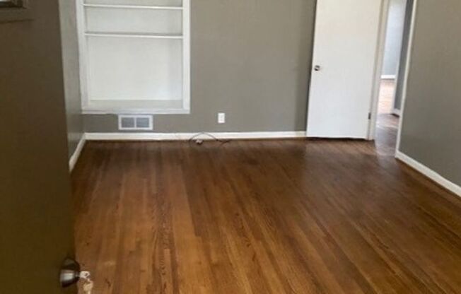 3 beds, 1 bath, $999