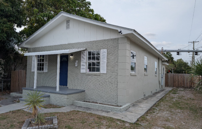 1316 E HOLMES AVE