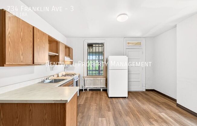 734 FRANKLIN AVE