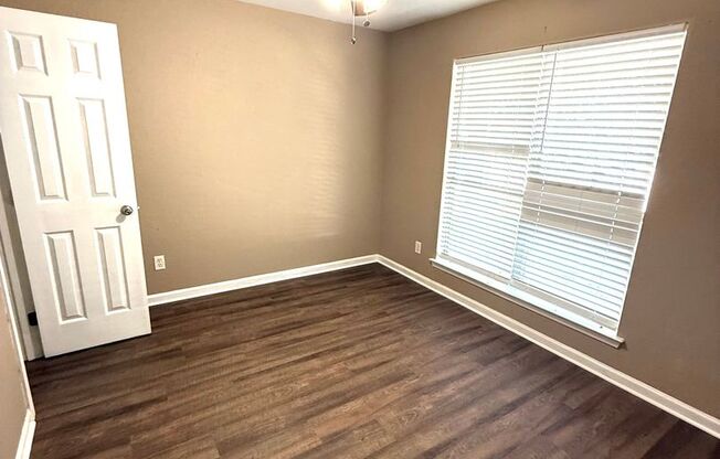 ** 4 Bed 2 Bath located in Park Lake ** Call 334-366-9198 to schedule a self tour