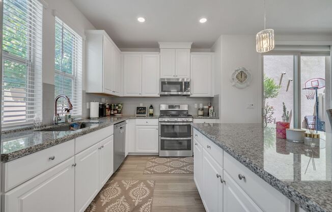 4 beds, 3 baths, $2,900