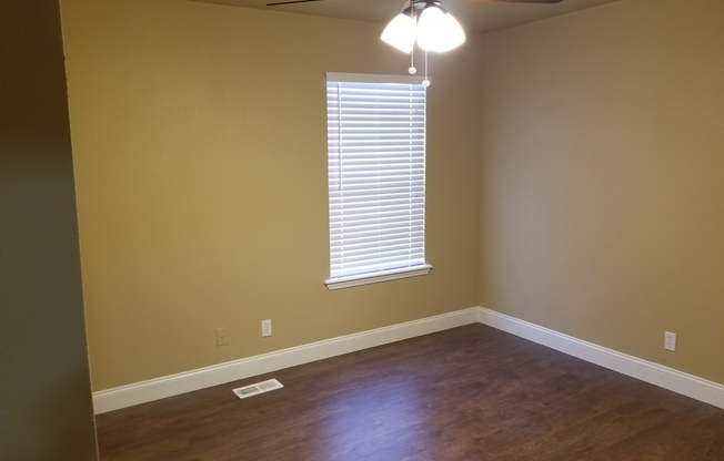 2 beds, 1.5 baths, 1,100 sqft, $1,295