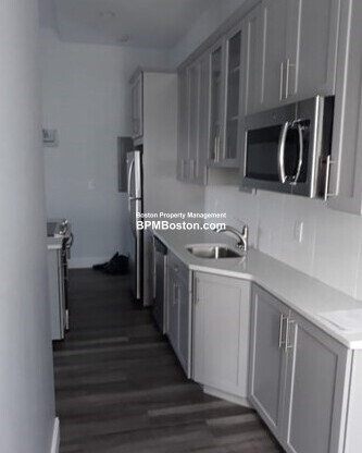 1 bed, 1 bath, 975 sqft, $2,250, Unit 6