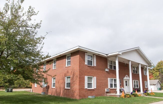 2 beds, 1 bath, 1,000 sqft, $1,225, Unit 215G-35