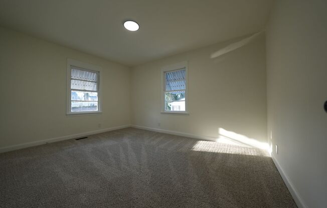 Newly renovated 2bedroom 1 bathroom for rent!