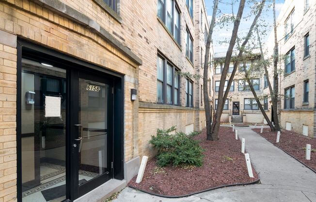 2 beds, 1 bath, $1,350, Unit 6158-1F