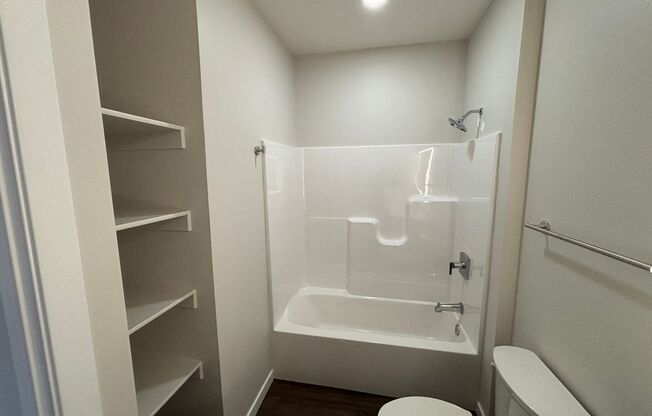 Studio, 1 bath, 660 sqft, $1,495, Unit 424 - S738