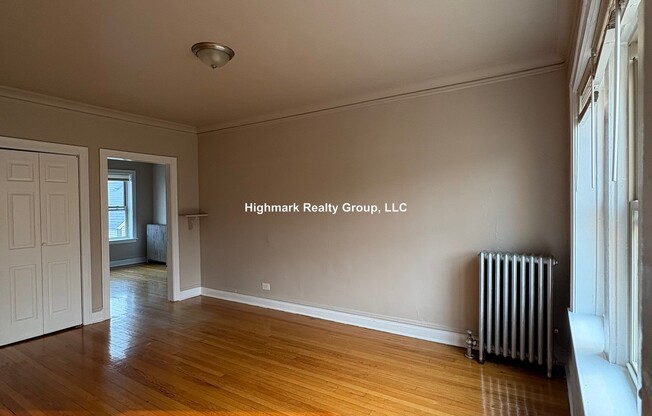 4257 W ADDISON