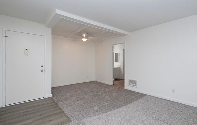 1 bed, 1 bath, 725 sqft, $1,995, Unit 32