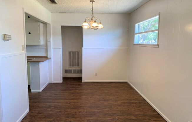 Pre-Leasing  3 Bed 1 Bath