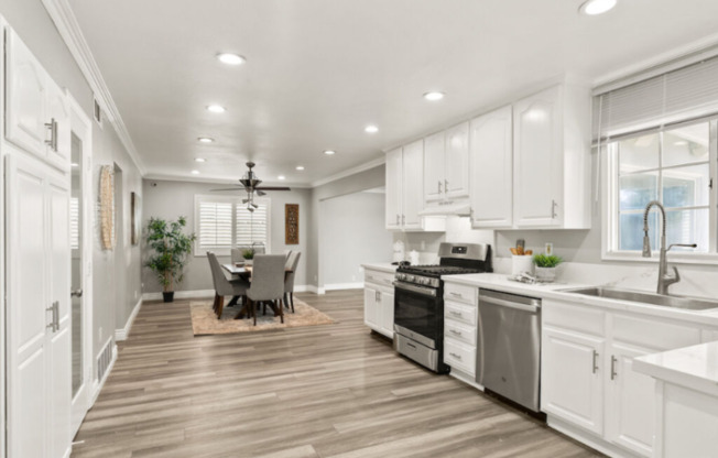 1411 E ELSMERE DR