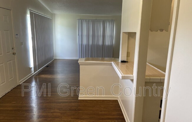 5430 N FRANKFORT PL