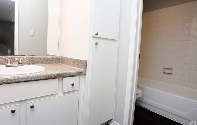 2 beds, 2 baths, 866 sqft, $1,249, Unit 4104