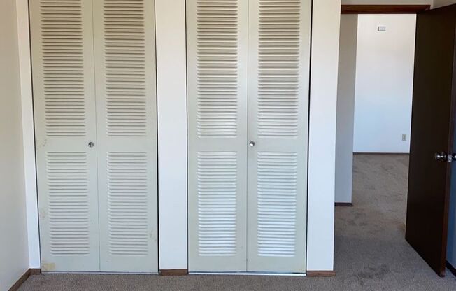 2 beds, 1 bath, 800 sqft, $999, Unit Custer-210