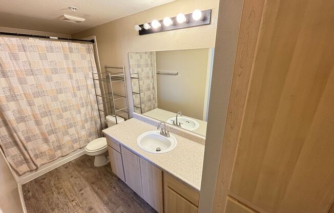 2 beds, 2 baths, $1,295, Unit UNIT 2080