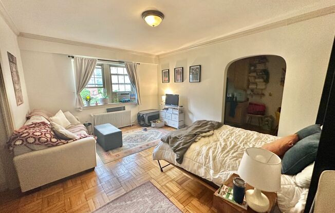 Great Studio in Glover Park/North Georgetown w/Murphy Bed, Walk-In Closet, Eat in Kitchen!
