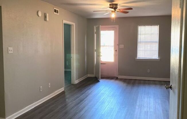 2 beds, 1 bath, $820