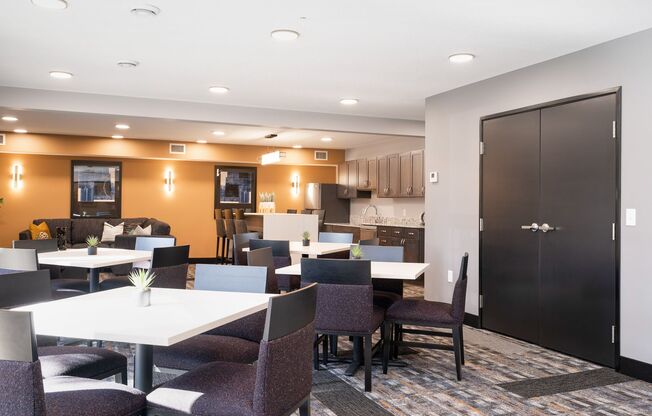 2 beds, 1.5 baths, 976 sqft, $1,525, Unit 9975-101