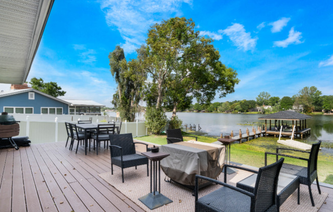 201 CEDARWOOD DR