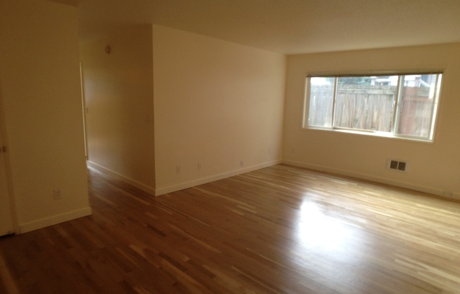 2 beds, 1 bath, 900 sqft, $1,795, Unit 4