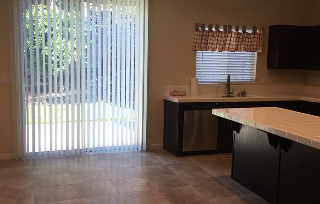 Avail 7/1 - Single level Rocklin home with new carpet