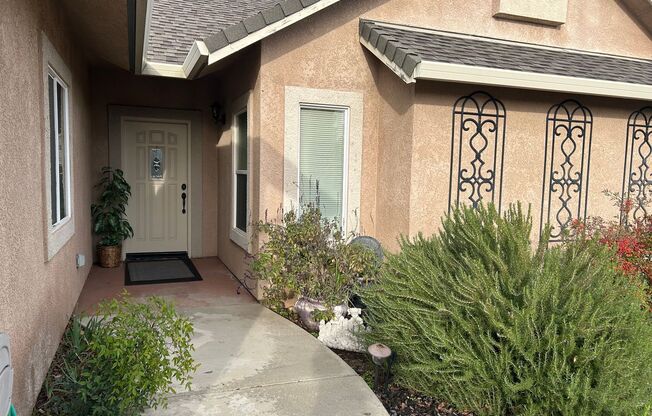 Comfortable 3-Bedroom Home in Gated Cottonwood Community