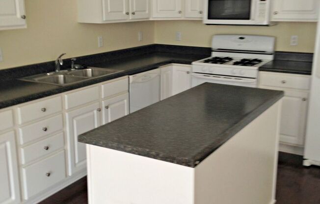 Updated 3 bed 2.5 luxury townhome in Mars PA!