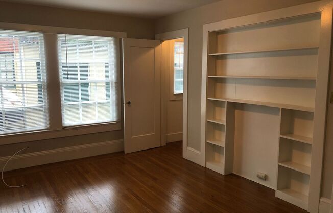 Coming Soon! Comfortable Studio on the upper floor of a lovely older building