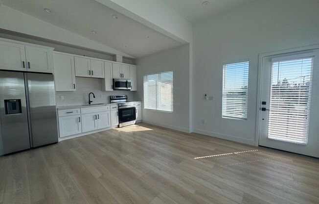 1 bed, 1 bath, 427 sqft, $1,900, Unit Unit 324 - 202