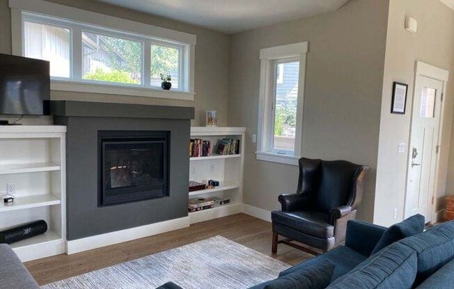 Furnished West Bend Home Available October & November