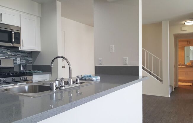 2 beds, 1.5 baths, 900 sqft, $3,115, Unit 8600-109