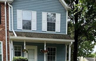 Cozy, 2BR, 2.5BA Townhouse in Raintree