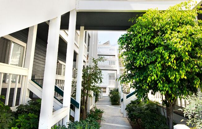 Studio, 1 bath, 455 sqft, $1,885, Unit 81-103
