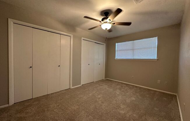 2 beds, 1 bath, $1,095, Unit Unit B