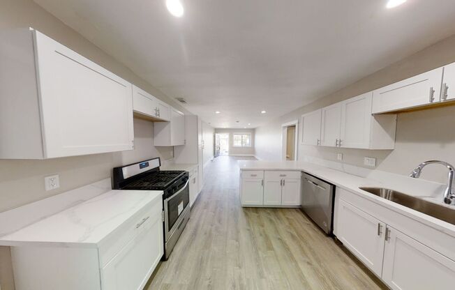 Renovated 5 bed 3 bath house on Art St