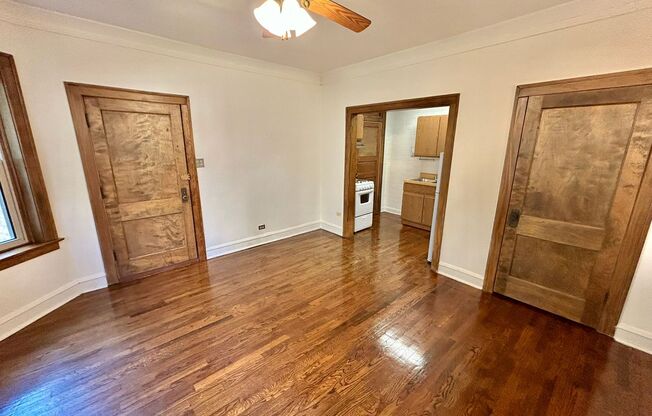 1 bed, 1 bath, 425 sqft, $1,865, Unit 233-220